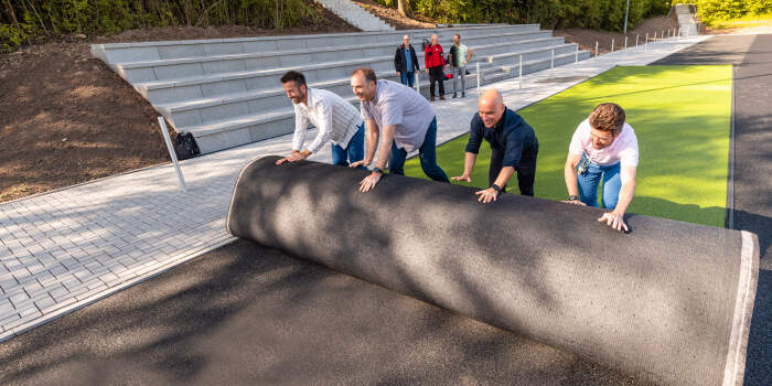 Symbolischer Meilenstein für neuen Kunstrasenplatz im Sportzentrum Cyriaksgebreite