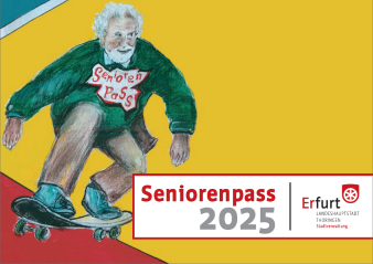 Titelbild des Seniorenpass 2025: Ein alter Mann fährt Skateboard und trägt „Senioenpass“ auf dem Pullover. 