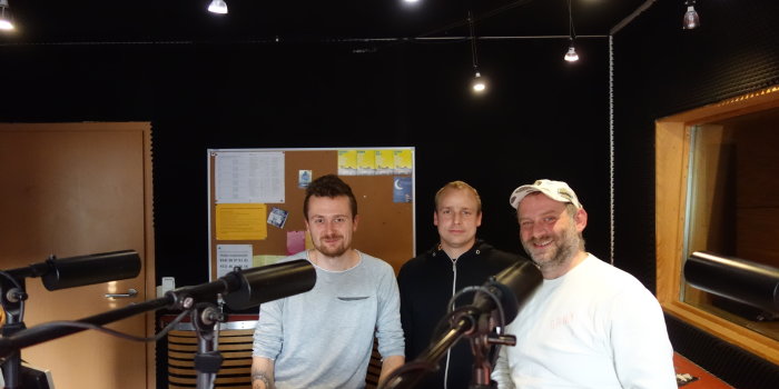 drei Männer im Studio