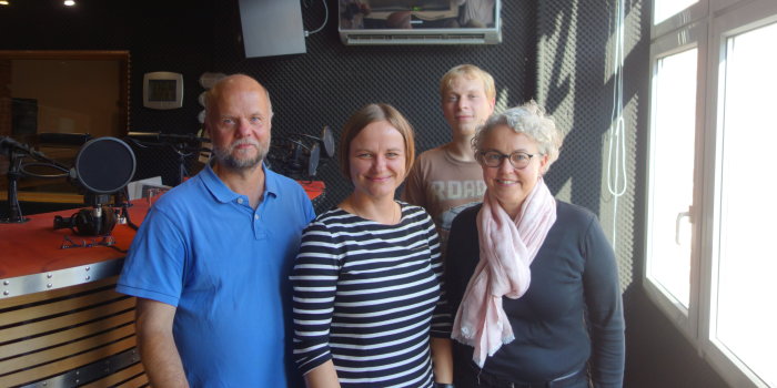 Foto: Radio Frei Podcast: Bistumswallfahrt im Stadtgespräch © Stadtverwaltung Erfurt / J. Ahlke vier Personen im Studio
