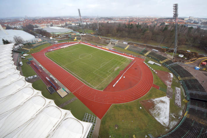 Luftaufnahme einer Stadionbaustelle