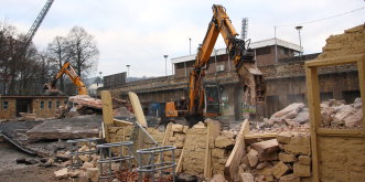 Stadionumbau: Nach symbolischem Baubeginn rollen nun die Bagger am Steigerwald