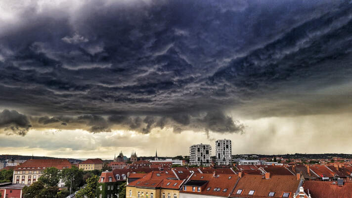 dunkle Wolken über Erfurt
