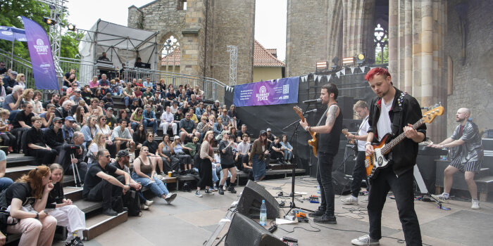 Eine Band vor Publikum