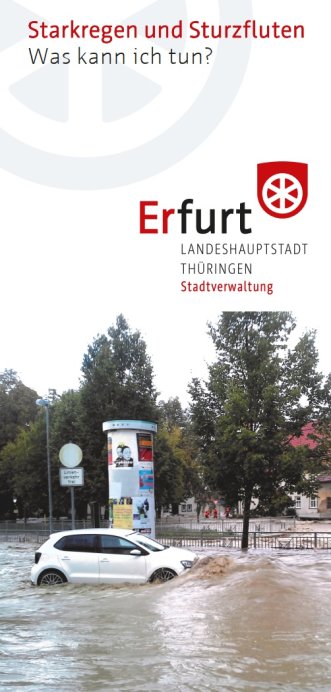 Titelseite: Starkregen und Sturzfluten Titeltext und Foto eines Autos halb im Wasser