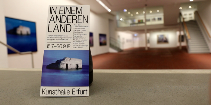 Über die Ausstellung „In einem anderen Land“