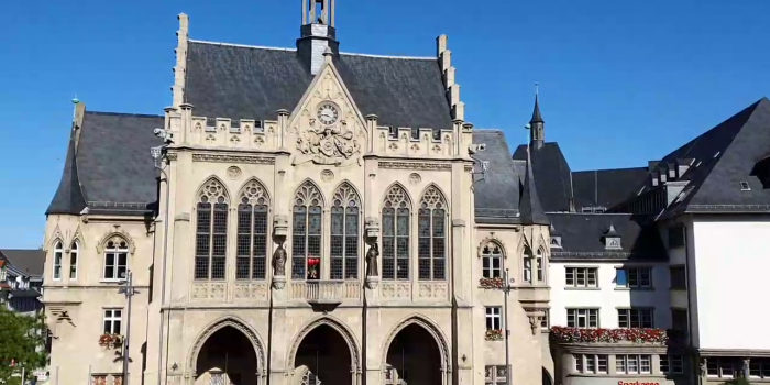 Gebäude Erfurter Rathaus mit Turm auf dem Dach