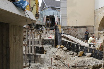 Foto: Rathausbrücken: Bauarbeiten Zugang zur Mikwe © Stadtverwaltung Erfurt Arbeiten an der Gründung der Mikwetreppe