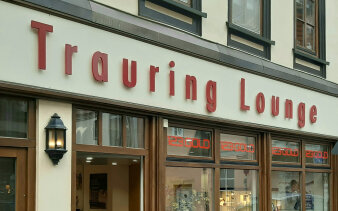 Bild einer Häuserfassade/Ladengeschäft