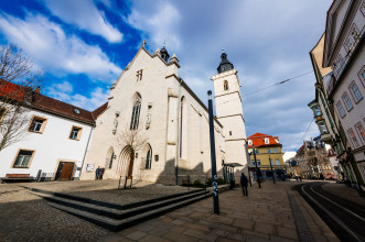 Blick auf die Kirche von Regierungsstraße