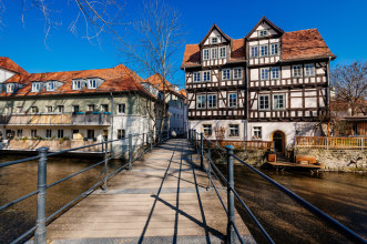 Holzbrücke zur Hütergasse mit Blick auf Fachwerkhaus