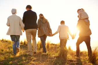 Menschengruppe Abendsonne
