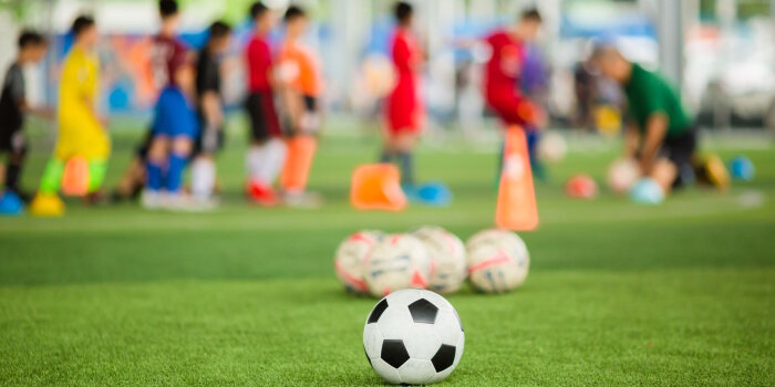 Foto: Kinder werden im Fussball trainiert © Stadtverwaltung Erfurt/koonsiri/123rf Kinder werden im Fussball trainiert