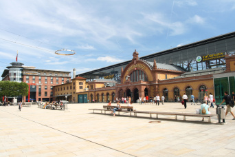 Bahnhofsvorplatz am Hauptbahnhof Willy-Brandt-Platz