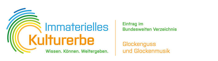 Logo aus bunten Farben, Texten und Stilelementen