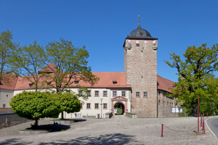 Wasserburg Kapellendorf (2018) Burggebäude mit Turm