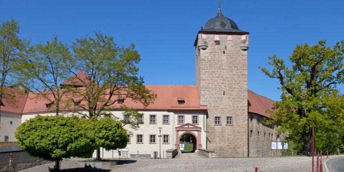Burggebäude mit Turm
