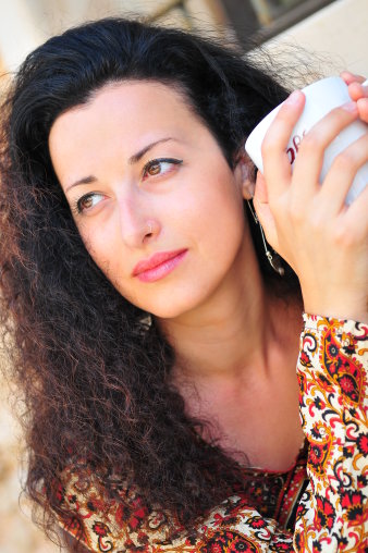 Foto: Künstlerin Svetlana Kundish © Svetlana Kundish Dame mit schwarzem langem Haar