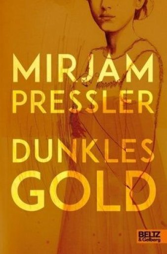 Foto: Buchcover "Dunkles Gold" von Mirjam Pressler © Verlagsgruppe Beltz Große gelbe Buchstaben auf orangefarbenen Hintergrund, auf dem eine Frauensilhouette erkennbar ist