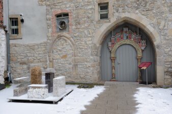 Eingangsbereich im Hof der Alten Synagoge