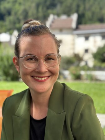 Foto: Portrait Dr. Romina Ebenhöch © Dr. Romina Ebenhöch Portraitaufnahme von Dr. Romina Ebenhöch