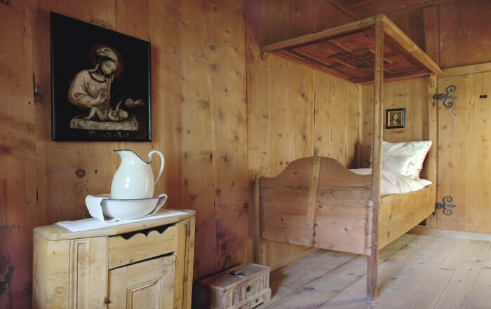 Zelle im Kloster St. Johann Bild eines komplett aus Holz ausgestatteten Raums im Kloster St. Johann
