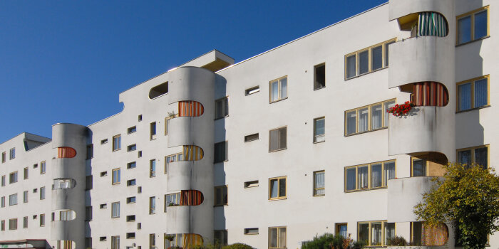Foto: Die Siedlungen der Berliner Moderne, Häuserzeile © Landesdenkmalamt Berlin Ansicht einer Häuserzeile