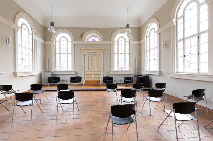 Raumaufnahme vom Betsaal in der Kleinen Synagoge