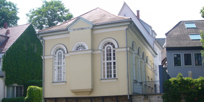 Foto: Begegnungsstätte Kleine Synagoge © Stadtverwaltung Erfurt Auf dem Foto ist die Kleine Synagoge Erfurt vom Fluss Gera aus aufgenommen.