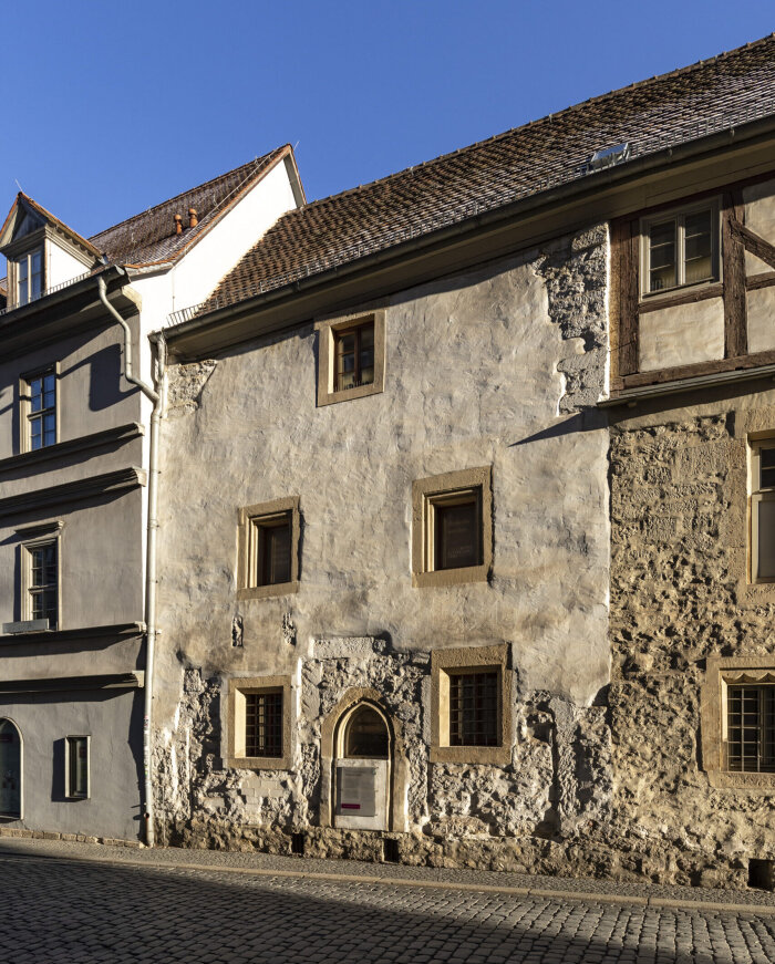 Das Steinerne Haus Ein steinernes Gebäude als spätmittelalterlicher Profanbau mit sechs Fenstern