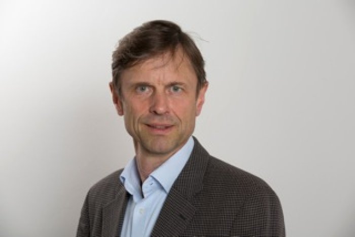 Prof. Dr. Christoph Asendorf Ein Mann im Anzug