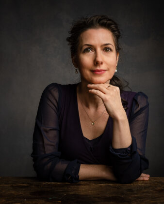 Foto: Porträt Britta Schatton © Marcel Krummrich Halbportät einer Frau
