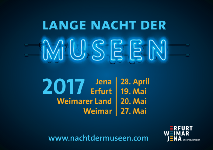 Motiv für die Lange Nacht der Museen 2017 Motiv für die Lange Nacht der Museen mit blauem Hintergrund und Leuchtschrift