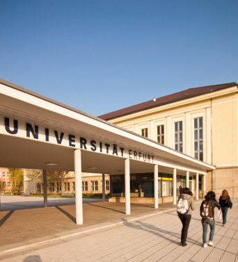 Eingangsbereich der Universität Erfurt