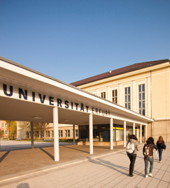 Foto: Eingangsbereich der Universität Erfurt © Universität Erfurt Eingangsbereich der Universität Erfurt