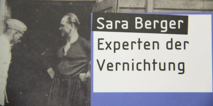 Foto: Ausschnitt des Buchtitels "Experten der Vernichtung" © Stadtverwaltung Erfurt, Erinnerungsort Topf & Söhne Ausschnitt von einem Buchtitel mit einer schwarz-weiß Fotografie von zwei Männern