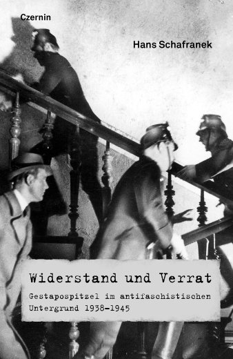 Foto: Titelbild Hans Schafranek Widerstand und Verrat © Czernin Verlag Drei Männer in Uniformen aus den dreißiger, vierziger Jahren und ein Mann in Zivil rennen ein Treppenhaus hinauf.
