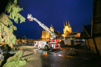 Feuerwehrdrehleiter zur Untersützung