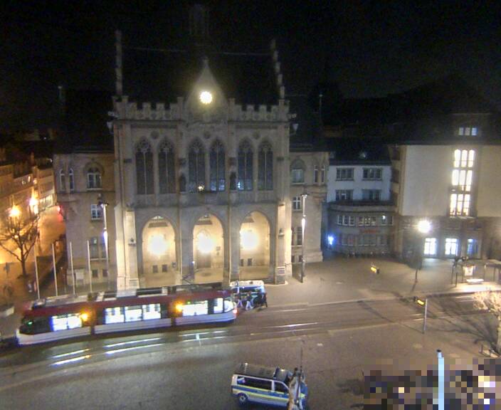 Blick auf den Fischmarkt mit Erfurter Rathaus im Hintergrund